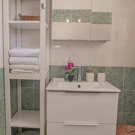 Cozy 1 Bedroom In Walking Distance To The Municipal Apartman